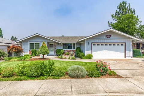 3090 Starwood Ct, Medford, OR 97501