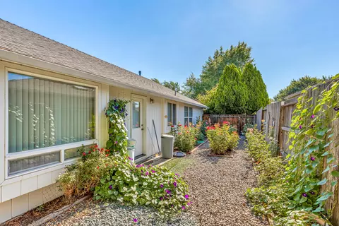 1131 Hampton Dr, Central Point, OR 97502 photo 13