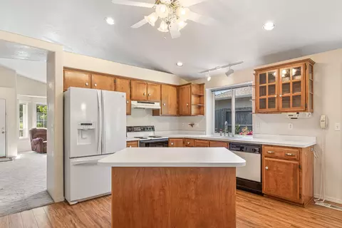1131 Hampton Dr, Central Point, OR 97502 photo 18