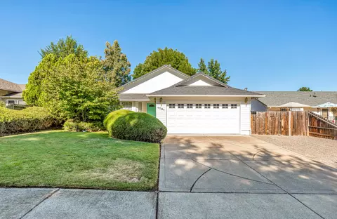 1131 Hampton Dr, Central Point, OR 97502