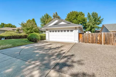 1131 Hampton Dr, Central Point, OR 97502 photo 3