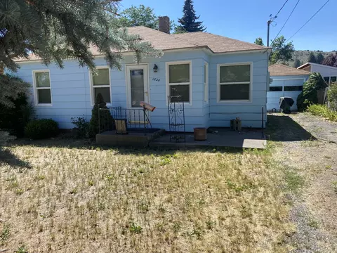 1820 Riverside Dr, Klamath Falls, OR 97601