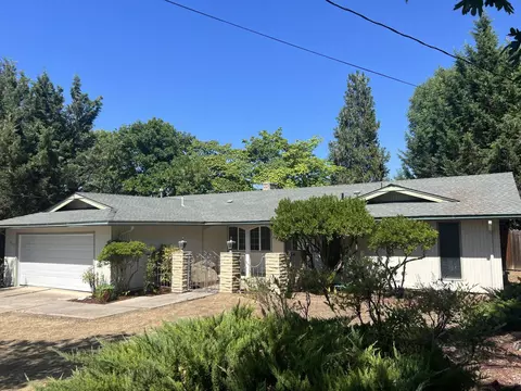 505 S Rose St, Phoenix, OR 97535