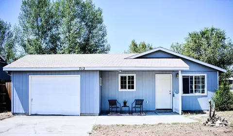 713 SW 26th St, Redmond, OR 97756