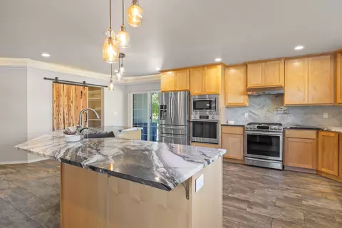 63325 Peterman Ln, Bend, OR 97701 photo 11