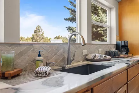 63325 Peterman Ln, Bend, OR 97701 photo 15