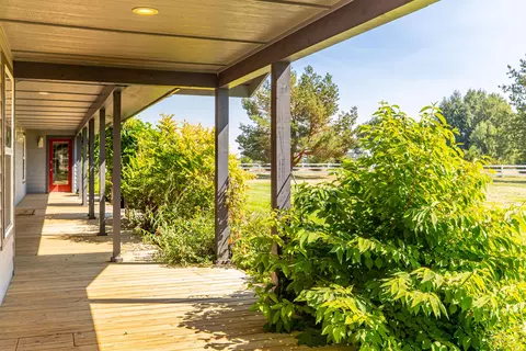 63325 Peterman Ln, Bend, OR 97701 photo 4