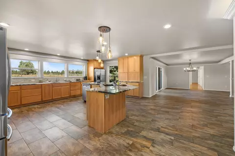 63325 Peterman Ln, Bend, OR 97701 photo 9