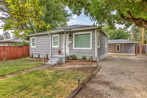 1104 E 9th St, Medford, OR 97504