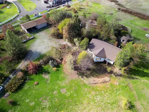 13885 Highway 62, Eagle Point, OR 97524 photo 4