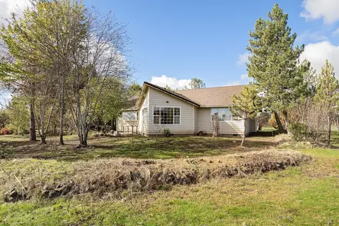 13885 Highway 62, Eagle Point, OR 97524 photo 2