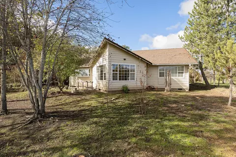 13885 Highway 62, Eagle Point, OR 97524