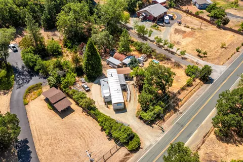 1833 Pleasant Valley Rd, Merlin, OR 97532