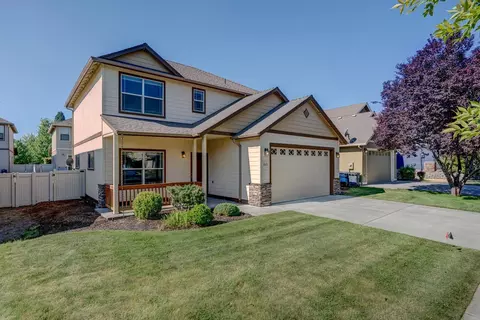 649 SE Glengarry Pl, Bend, OR 97702 photo 2