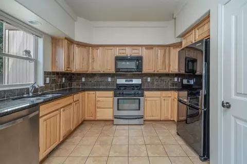 649 SE Glengarry Pl, Bend, OR 97702 photo 6