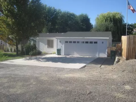 5837 Hilyard Ave, Klamath Falls, OR 97603