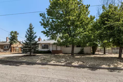 155 NE 8th St, Madras, OR 97741