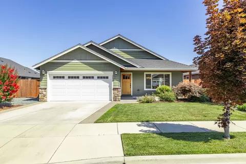 2650 Dahlia Way, Grants Pass, OR 97527