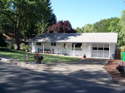 308 Rodale Dr, Eagle Point, OR 97524 photo 4