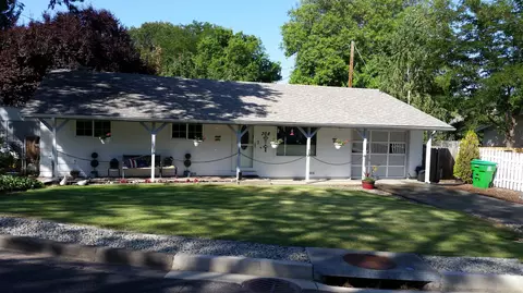 308 Rodale Dr, Eagle Point, OR 97524