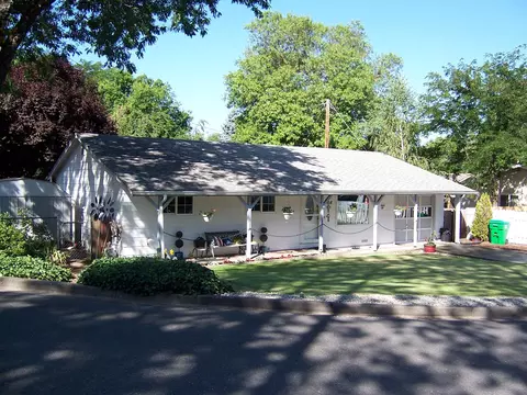 308 Rodale Dr, Eagle Point, OR 97524 photo 2