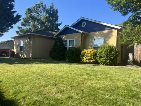 1762 N Tenth St #10916018, Central Point, OR 97502