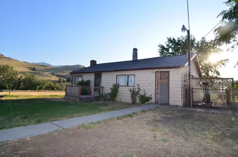 49175 Hwy 26, Mount Vernon, OR 97865