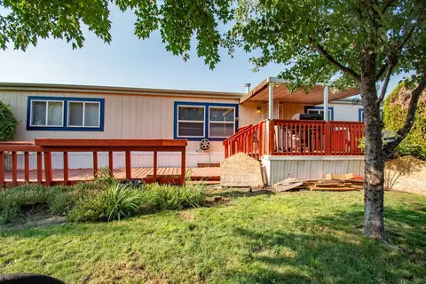 2552 Thorn Oak Dr #SPC 24, Medford, OR 97501