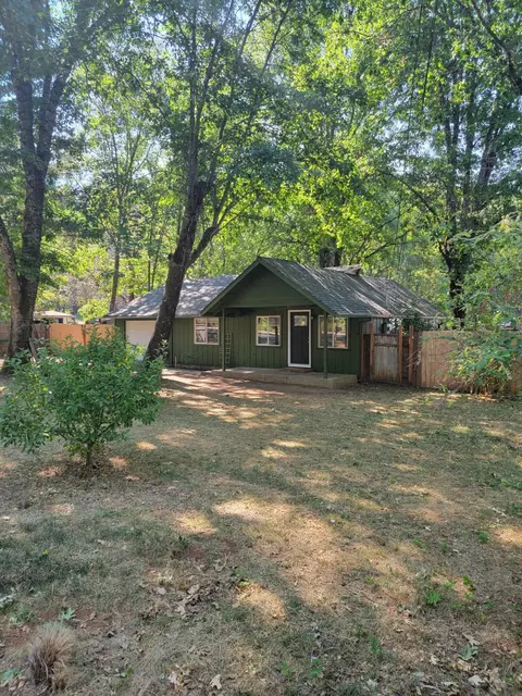 317 E River St, Cave Junction, OR 97523