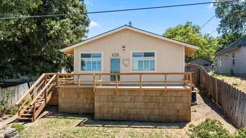 1026 Hanks St, Klamath Falls, OR 97601