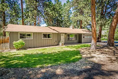 1749 NE 11th St, Bend, OR 97701