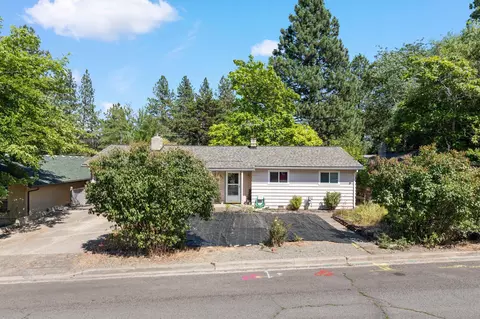 600 Ray Ln, Ashland, OR 97520
