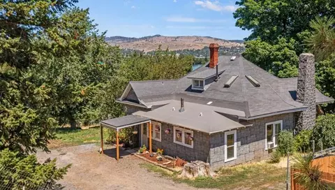 710 Riverside Dr, Klamath Falls, OR 97601