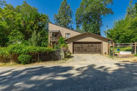 485 Hixson Dr, Grants Pass, OR 97526