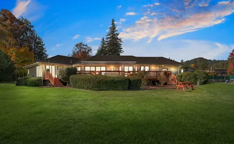 3443 Ross Ln, Central Point, OR 97502