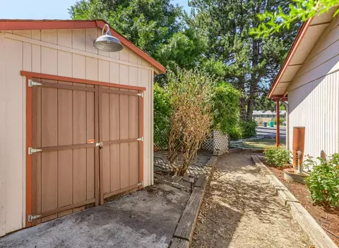 409 Laurel St, Eagle Point, OR 97524 photo 4