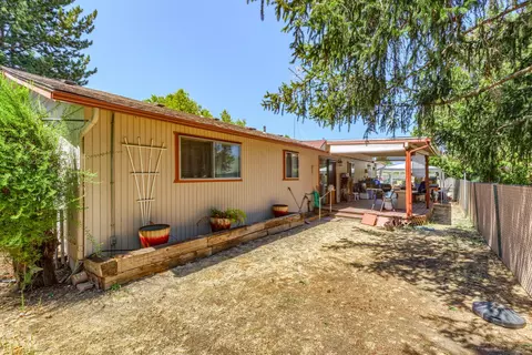 409 Laurel St, Eagle Point, OR 97524 photo 3