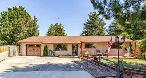 409 Laurel St, Eagle Point, OR 97524