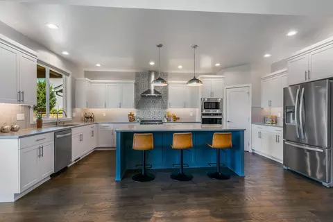 63169 Iner Loop, Bend, OR 97701 photo 8