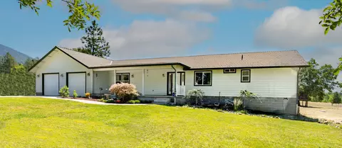 557 Timber Ln, Grants Pass, OR 97526