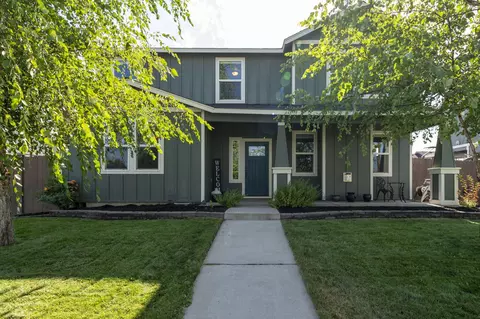 1440 SW 35th St, Redmond, OR 97756