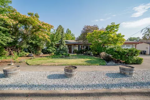1787 Serenity Dr, Medford, OR 97504