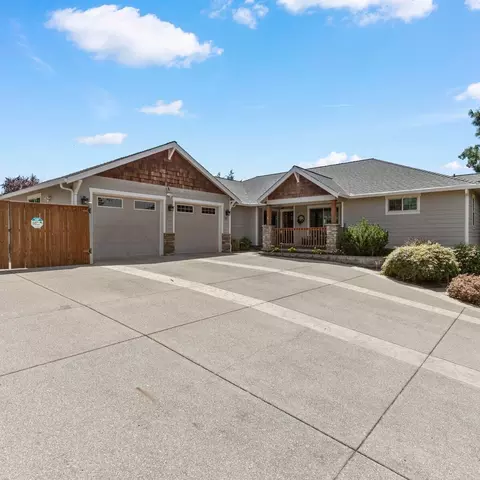 83 Hidden Valley Dr, Eagle Point, OR 97524