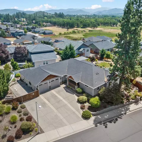 83 Hidden Valley Dr, Eagle Point, OR 97524 photo 46