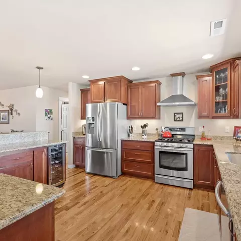 83 Hidden Valley Dr, Eagle Point, OR 97524 photo 2