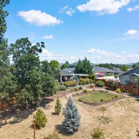 83 Hidden Valley Dr, Eagle Point, OR 97524 photo 48