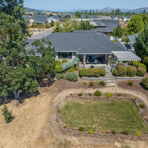 83 Hidden Valley Dr, Eagle Point, OR 97524 photo 13