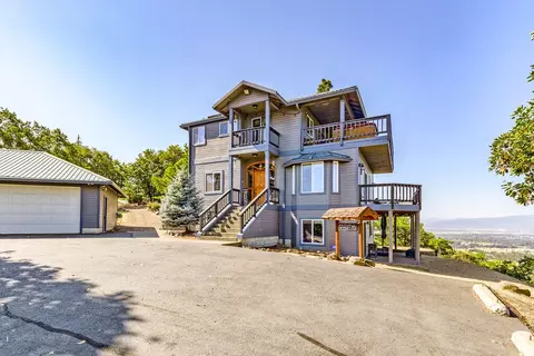 308 Mt Castle Dr, Eagle Point, OR 97524 photo 6