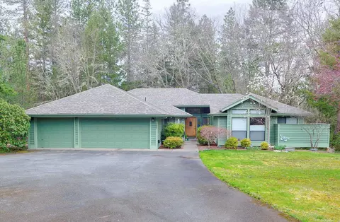 200 Shadow Mountain Way, Grants Pass, OR 97527