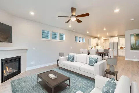 3792 Cole Rd, Bend, OR 97701 photo 2